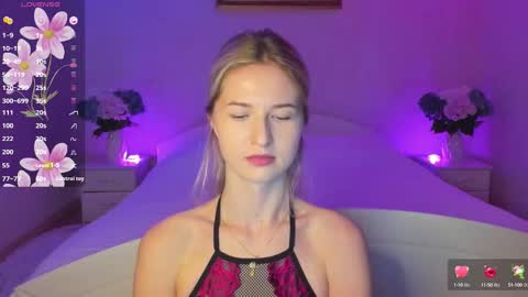 Snapshot of mellina_tey chatting on September 19, 7:02 pm Mellina online show from September 19, 7:02 pm