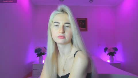 Snapshot of mellina_tey chatting on January 8, 9:44 pm Mellina online show from January 8, 9:44 pm