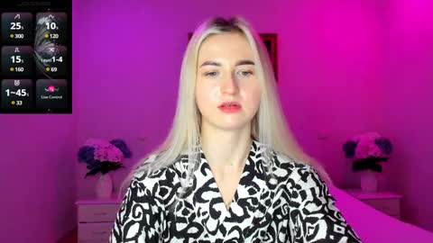 Snapshot of mellina_tey chatting on December 9, 9:16 pm Mellina online show from December 9, 9:16 pm