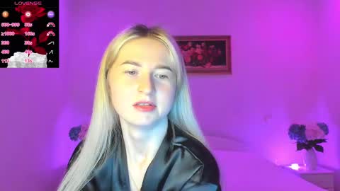 Snapshot of mellina_tey chatting on March 3, 9:34 pm Mellina online show from March 3, 9:34 pm