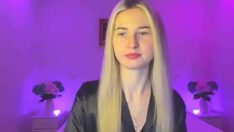 Snapshot of mellina_tey chatting on February 20, 10:26 pm Mellina online show from February 20, 10:26 pm