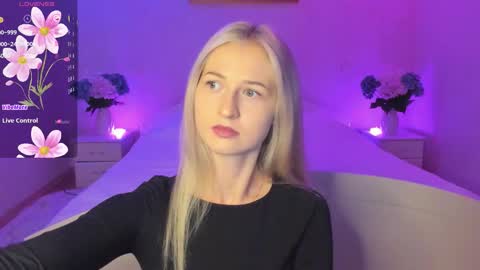 Snapshot of mellina_tey chatting on October 6, 7:07 pm Mellina online show from October 6, 7:07 pm