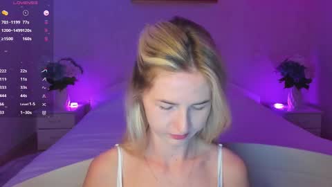 Snapshot of mellina_tey chatting on September 8, 6:29 pm Mellina online show from September 8, 6:29 pm