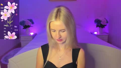 Snapshot of mellina_tey chatting on October 13, 9:28 pm Mellina online show from October 13, 9:28 pm