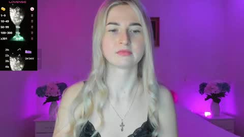 Snapshot of mellina_tey chatting on February 12, 7:02 pm Mellina online show from February 12, 7:02 pm