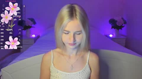 Snapshot of mellina_tey chatting on October 16, 6:54 pm Mellina online show from October 16, 6:54 pm