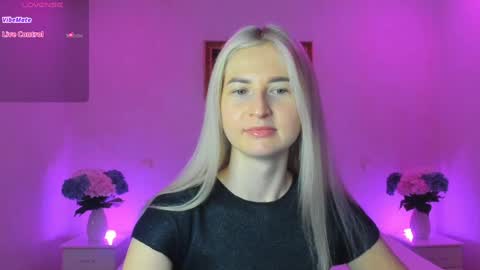 Snapshot of mellina_tey chatting on January 2, 10:33 pm Mellina online show from January 2, 10:33 pm