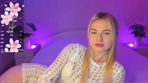 Snapshot of mellina_tey chatting on September 21, 9:24 pm Mellina online show from September 21, 9:24 pm