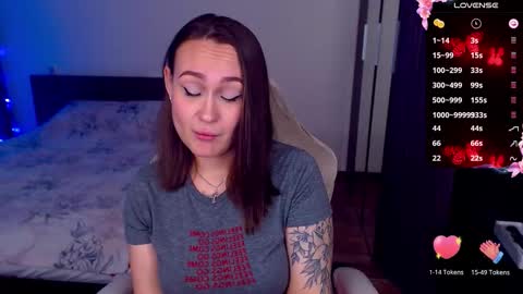 Snapshot of mellovell chatting on October 30, 1:08 am Mel online show from October 30, 1:08 am