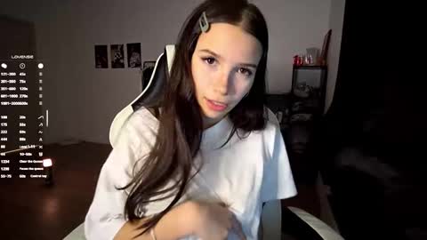 EVA online show from October 31, 7:40 pm