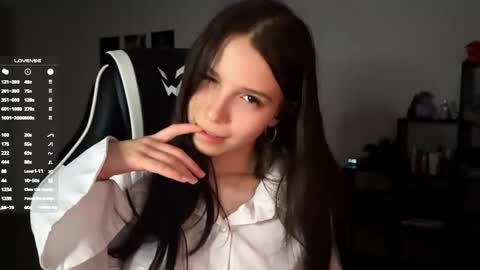 EVA online show from November 6, 7:20 pm