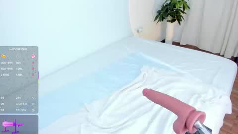 melly_col online show from October 24, 9:00 pm