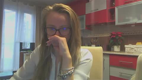 Melly online show from December 5, 12:33 pm