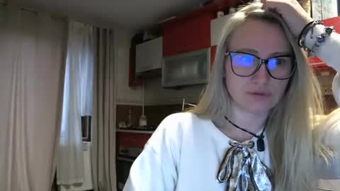 Melly online show from February 6, 8:18 am