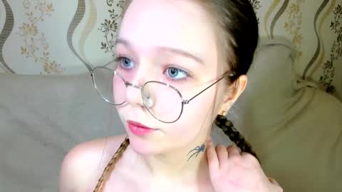 MelMooon online show from January 14, 10:26 pm