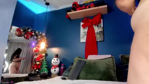 Snapshot of melody_bonnie22 chatting on December 16, 11:01 am Leslie online show from December 16, 11:01 am