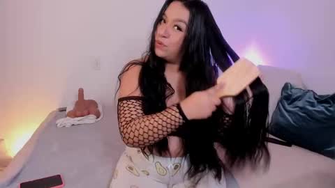 Snapshot of melody_bonnie22 chatting on March 4, 12:22 pm Leslie online show from March 4, 12:22 pm
