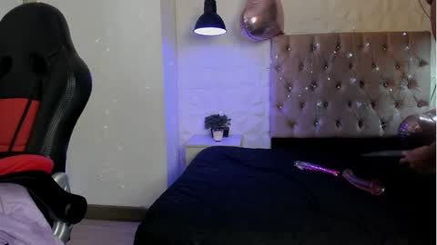 Snapshot of melody_dl chatting on September 30, 12:16 am melody online show from September 30, 12:16 am