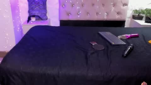 Snapshot of melody_dl chatting on October 28, 12:27 am melody online show from October 28, 12:27 am