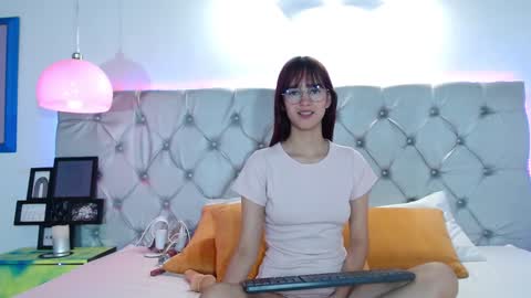 Snapshot of melodymansson chatting on January 3, 2:08 pm Luisa Castro online show from January 3, 2:08 pm
