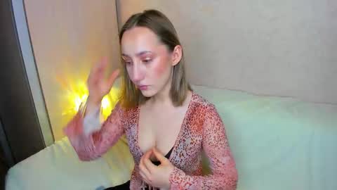 Kaylie online show from January 18, 2:52 am