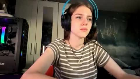 Snapshot of melonygriffen chatting on October 8, 6:29 am Hi Im Aria 18 years old online show from October 8, 6:29 am