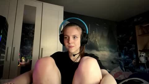 Snapshot of melonygriffen chatting on October 25, 12:24 pm Hi Im Aria 18 years old online show from October 25, 12:24 pm