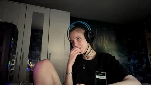 Snapshot of melonygriffen chatting on October 26, 12:33 pm Hi Im Aria 18 years old online show from October 26, 12:33 pm