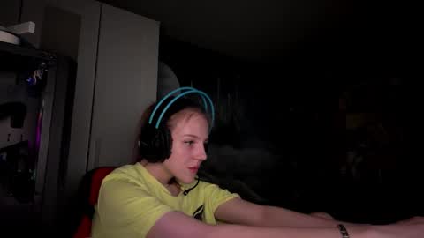 Snapshot of melonygriffen chatting on September 28, 3:17 pm Hi Im Aria 18 years old online show from September 28, 3:17 pm