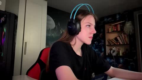 Snapshot of melonygriffen chatting on September 22, 12:14 pm Hi Im Aria 18 years old online show from September 22, 12:14 pm