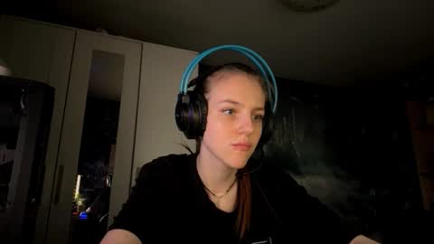 Snapshot of melonygriffen chatting on October 12, 12:51 pm Hi Im Aria 18 years old online show from October 12, 12:51 pm