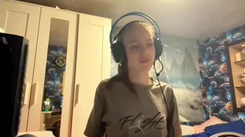 Snapshot of melonygriffen chatting on October 14, 2:08 pm Hi Im Aria 18 years old online show from October 14, 2:08 pm