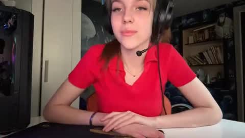 Snapshot of melonygriffen chatting on September 19, 12:48 pm Hi Im Aria 18 years old online show from September 19, 12:48 pm