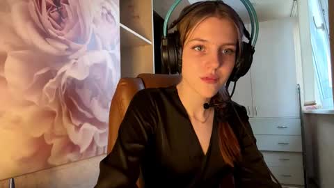 Snapshot of melonygriffen chatting on October 2, 2:22 pm Hi Im Aria 18 years old online show from October 2, 2:22 pm