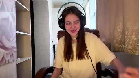 Snapshot of melonygriffen chatting on October 4, 2:32 pm Hi Im Aria 18 years old online show from October 4, 2:32 pm