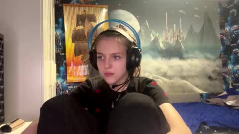 Hi Im Aria 18 years old online show from November 3, 5:17 pm