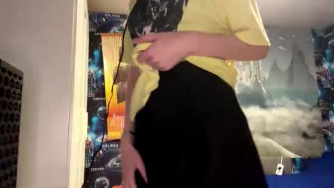 Snapshot of melonygriffen chatting on November 2, 2:42 pm Hi Im Aria 18 years old online show from November 2, 2:42 pm