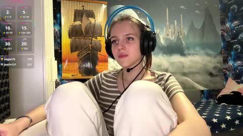 Hi Im Aria 18 years old online show from November 27, 1:25 pm