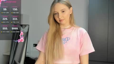 Snapshot of mendaciouss chatting on October 30, 12:39 pm Hello My name is Lily online show from October 30, 12:39 pm