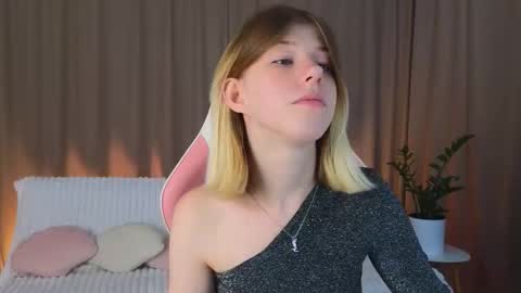 Bella online show from September 12, 1:07 pm