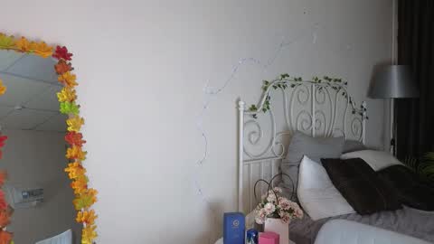 meow_mellie online show from September 22, 2:43 am