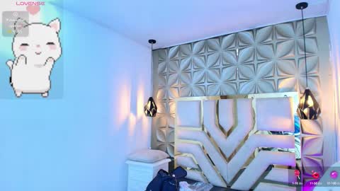 Snapshot of meraki_fraise chatting on September 21, 8:40 pm    online show from September 21, 8:40 pm