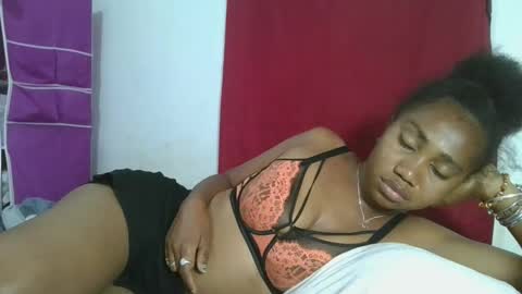 meraldaaaa online show from October 19, 3:19 am