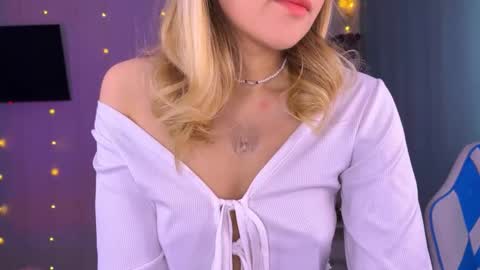 Molly online show from October 6, 5:02 am