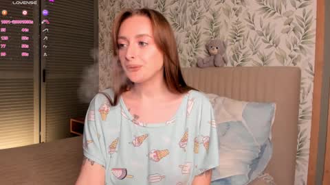 Mia online show from December 8, 4:25 am