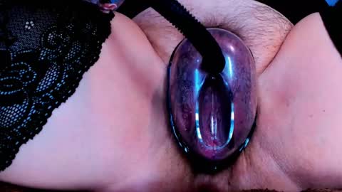 SOPHIE is the queen of squirt online show from January 17, 9:28 am