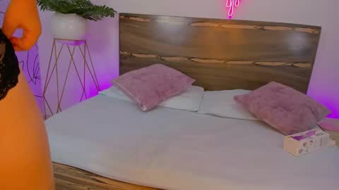 Snapshot of merida06 chatting on October 1, 5:12 am merida06 online show from October 1, 5:12 am