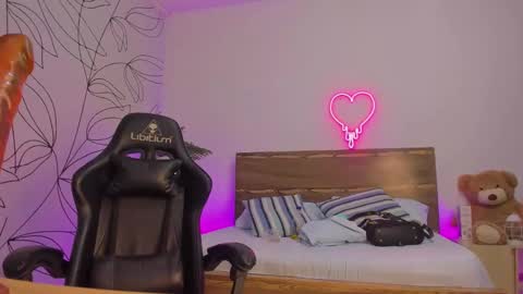 Snapshot of merida06 chatting on October 22, 2:38 am merida06 online show from October 22, 2:38 am