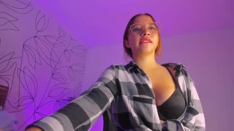 Snapshot of merida06 chatting on October 27, 1:34 am merida06 online show from October 27, 1:34 am