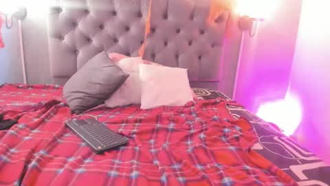 meridalane online show from October 11, 7:05 pm